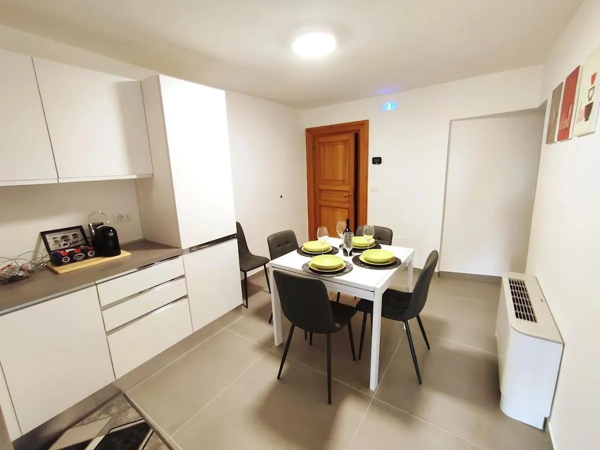 Home Giulia Bari