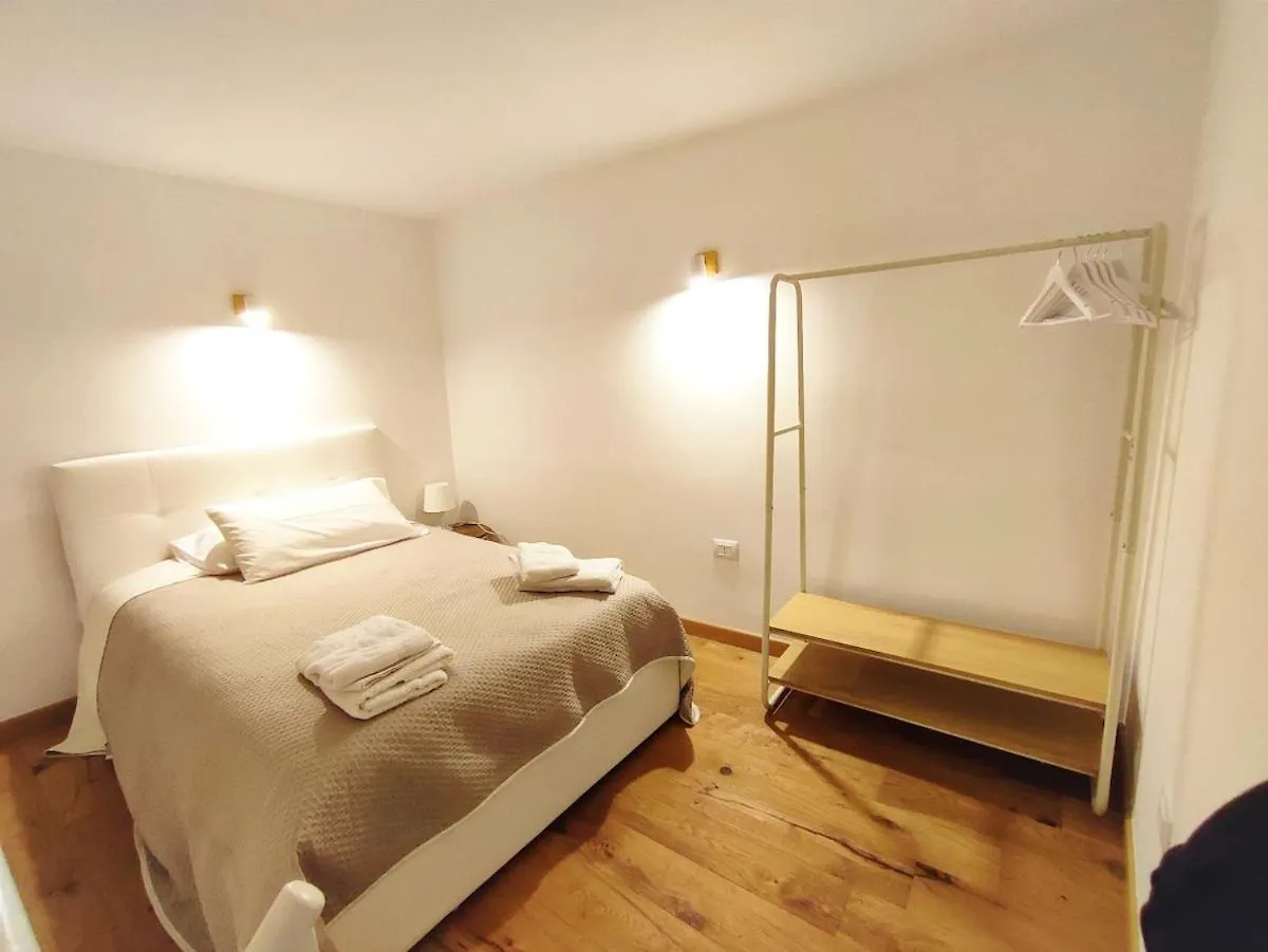 Home Giulia Bari